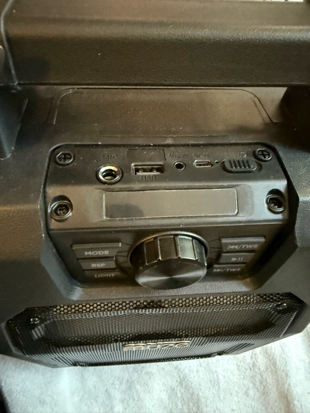 Muze Portable Bluetooth Speaker in Black with Handle - Picture 6 of 7